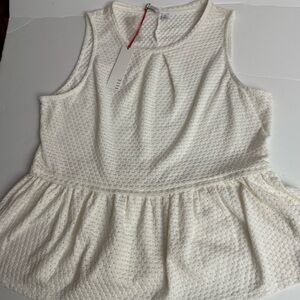 New large dressy top by Elle